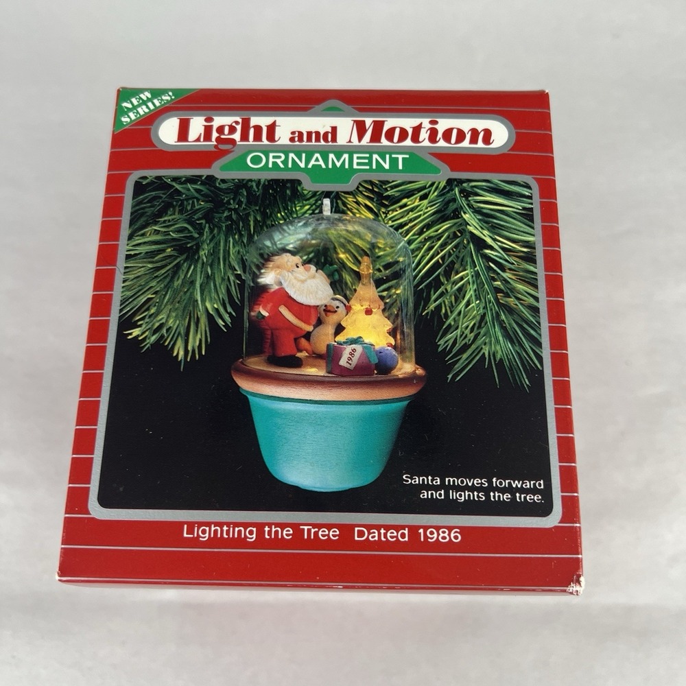 1986 Hallmark Lighting the Tree Santa Light Motion‎ Ornament